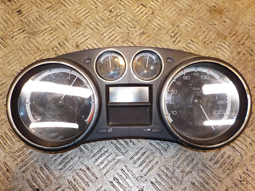 Peugeot 308 панель