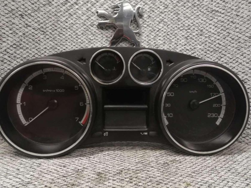 Панель приборов Пежо 308 2009