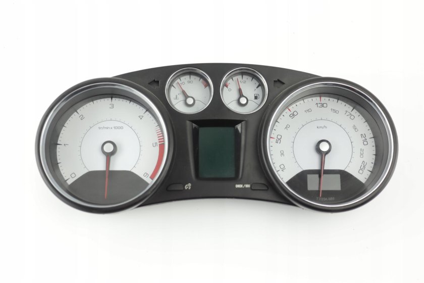 Приборная панель Пежо 308 2011