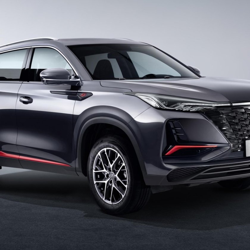 Китайский кроссовер Чанган cs75