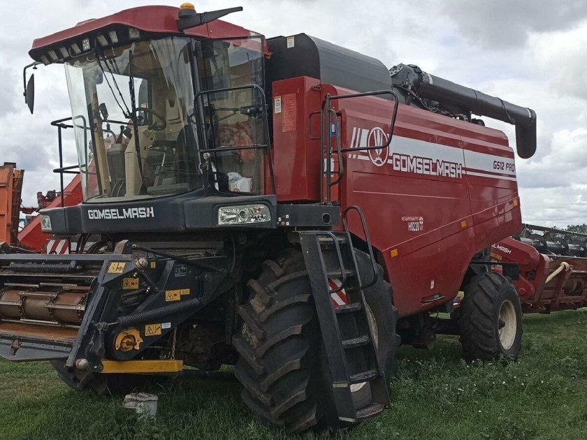 Комбайн 5130 New Holland