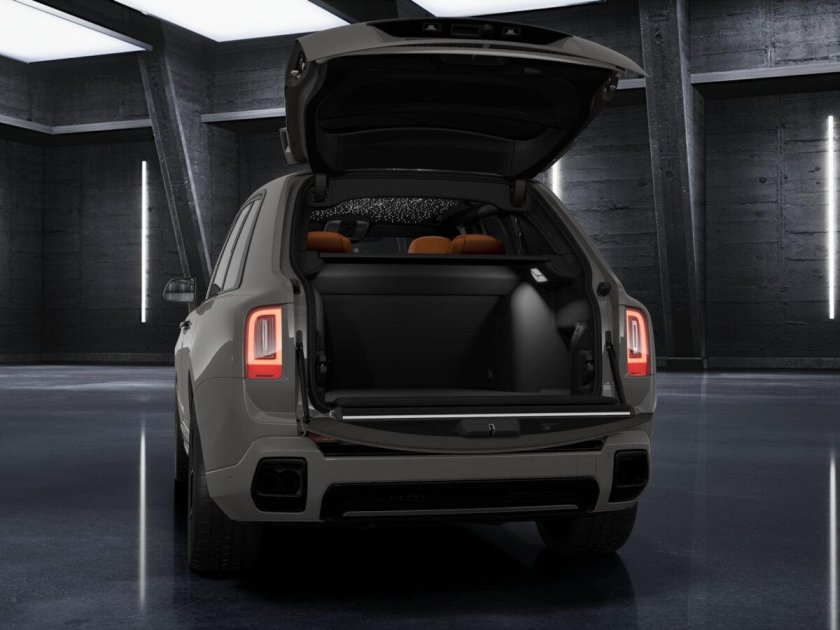 Rolls royce cullinan black badge