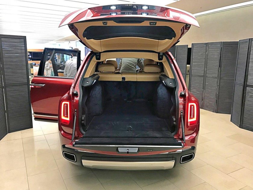 Rolls Royce багажник сбоку
