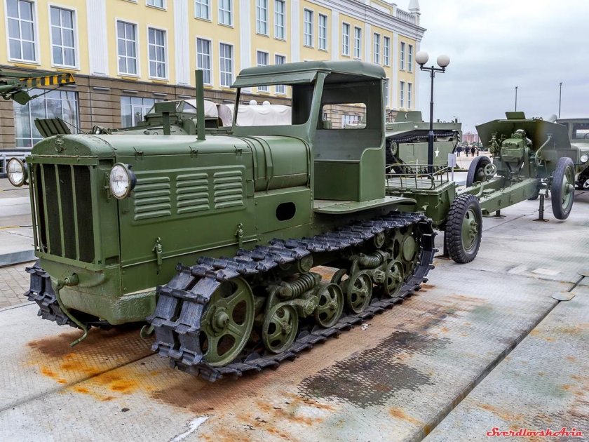 Гусеничный трактор СТЗ-Нати