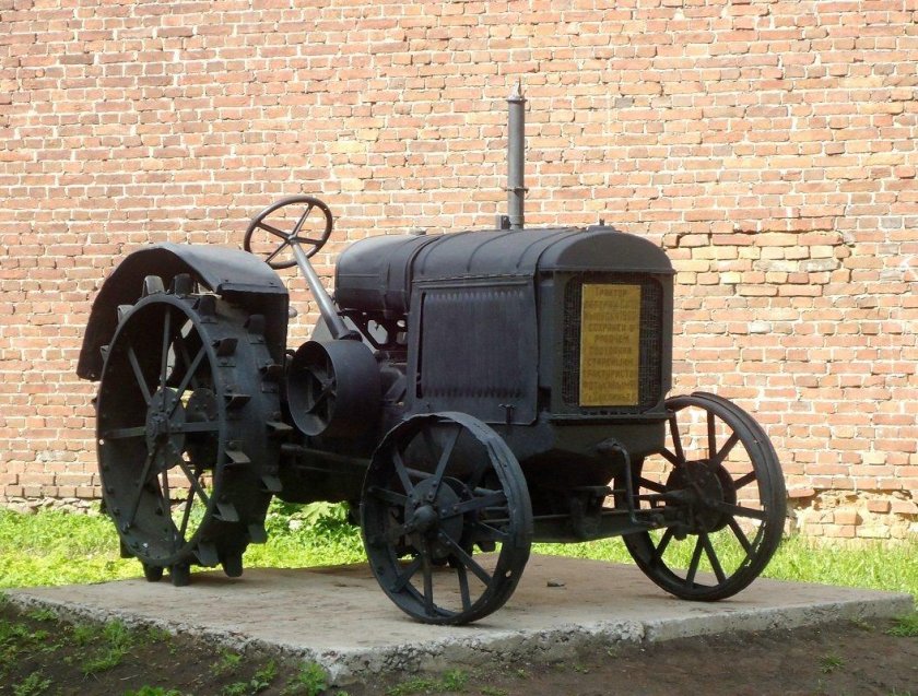 Первые трактора