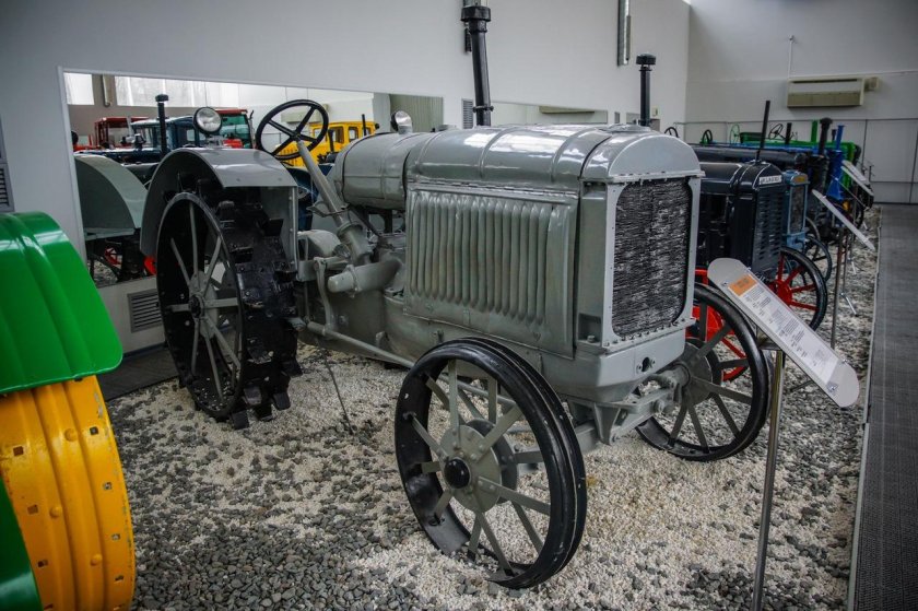 Колесный трактор СТЗ-1