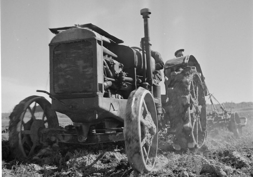 Трактор СТЗ-1