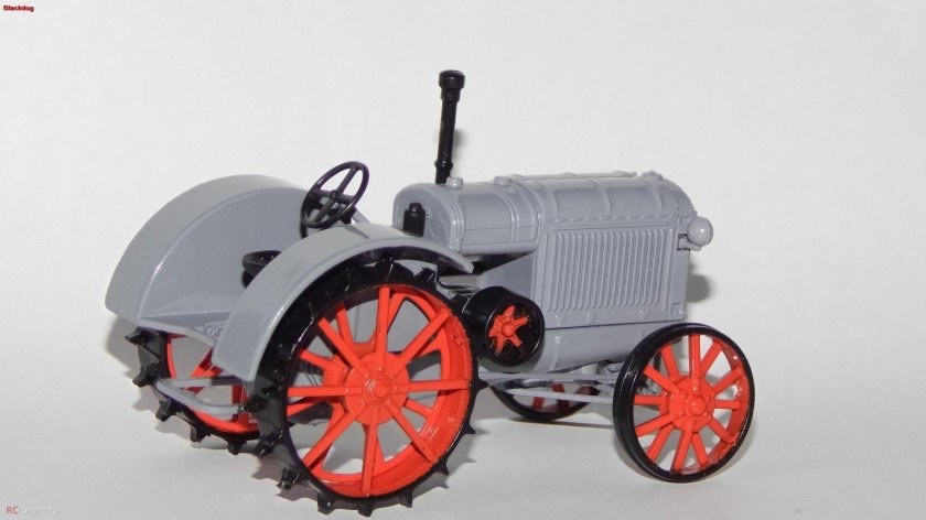 СХТЗ 15/30 трактор 1/35