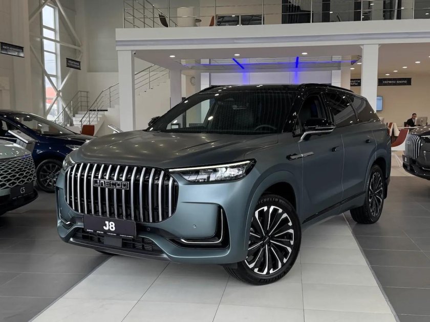 Серый внедорожник