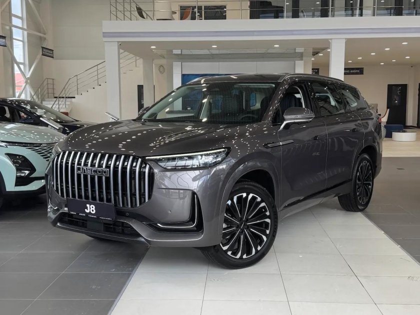 Серый внедорожник