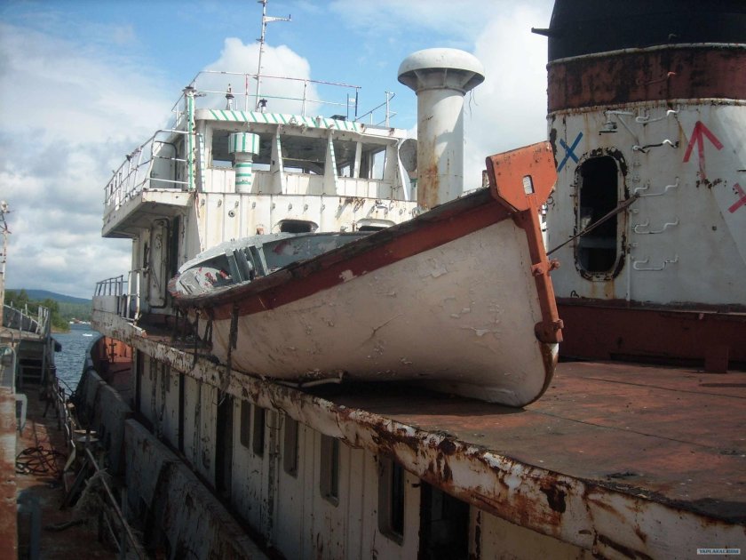 Кладбище кораблей Байкал