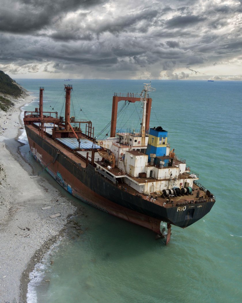 Сухогруз в Кабардинке