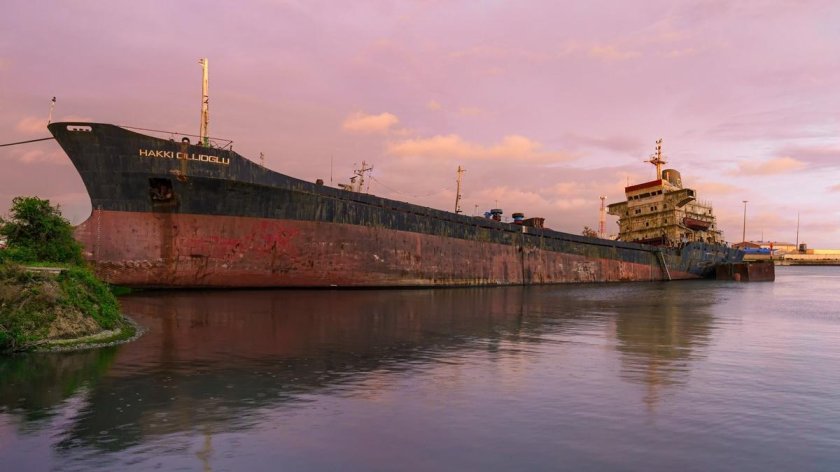 Заброшенный корабль Hakki CILLIOGLU