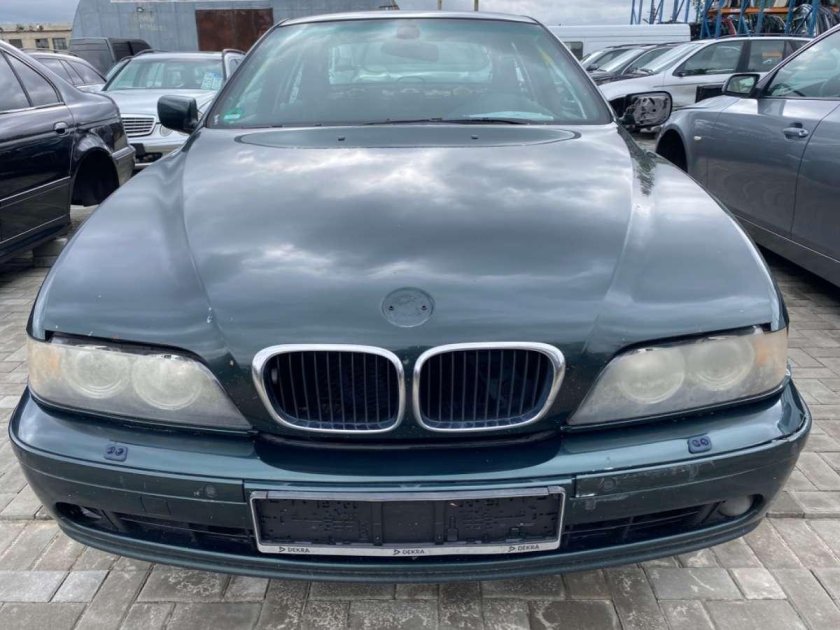 Зеленая бмв