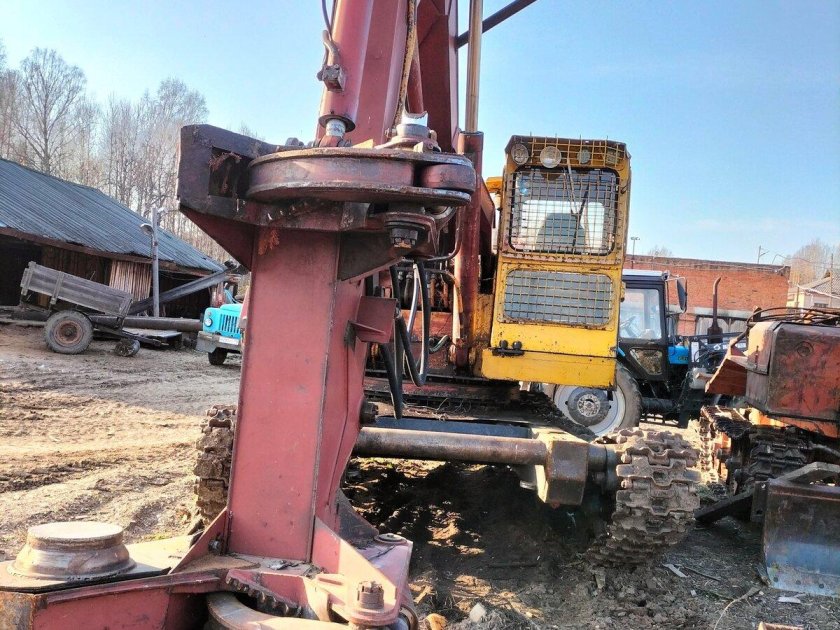 Сваебой сп 49д на базе т130