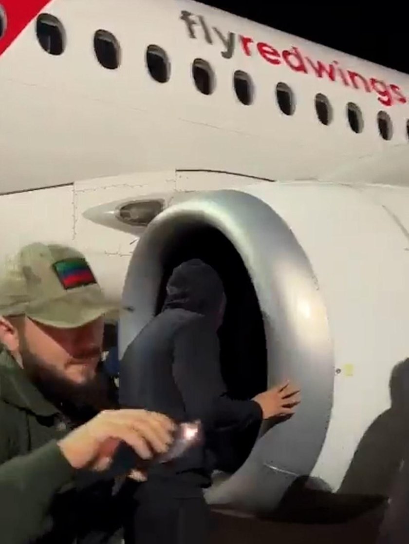 Еврей в турбине самолета Мем