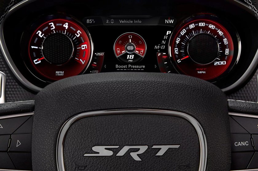 Dodge Charger Hellcat 2015 салон