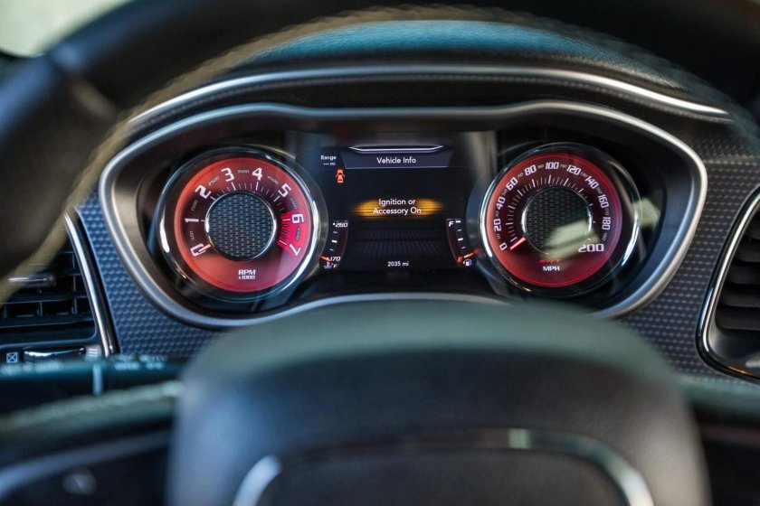 Панель приборов dodge Challenger