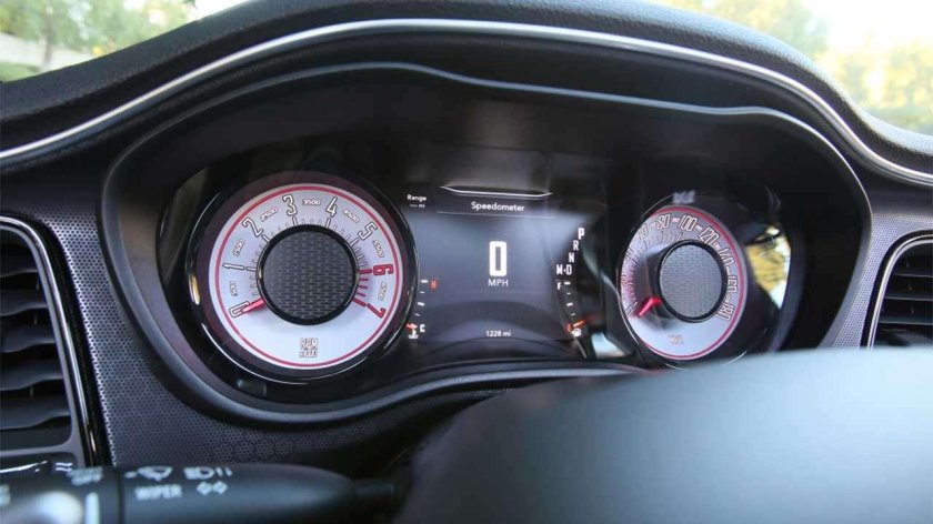 Приборная панель dodge Challenger