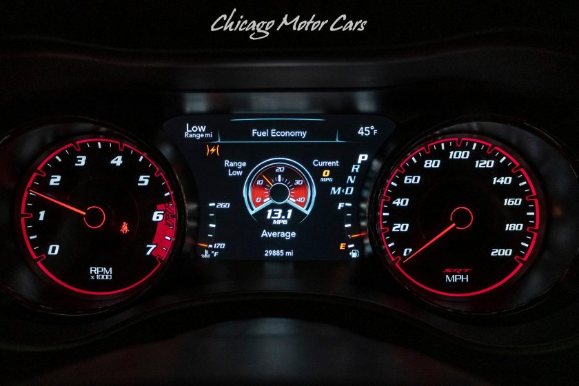 Dodge Challenger Hellcat спидометр