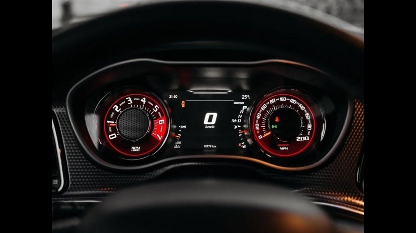 Dodge Challenger Hellcat спидометр