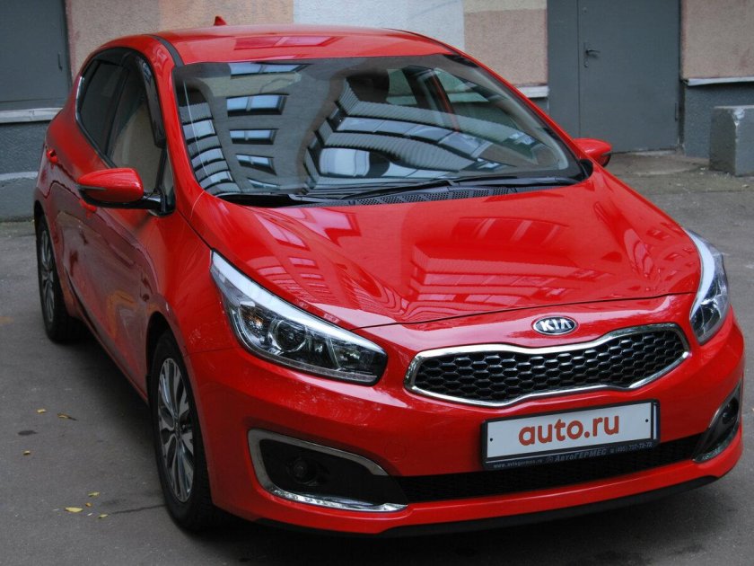 Kia Ceed красная