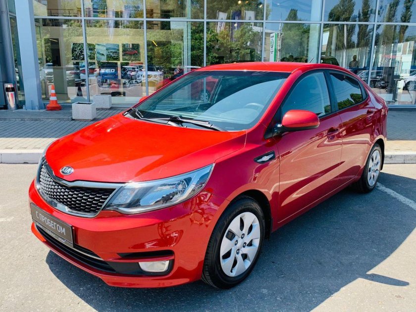 Красная киа рио