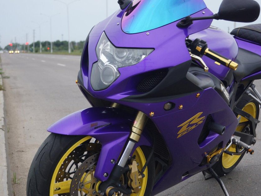 Suzuki GSX R 750 фиолетовый