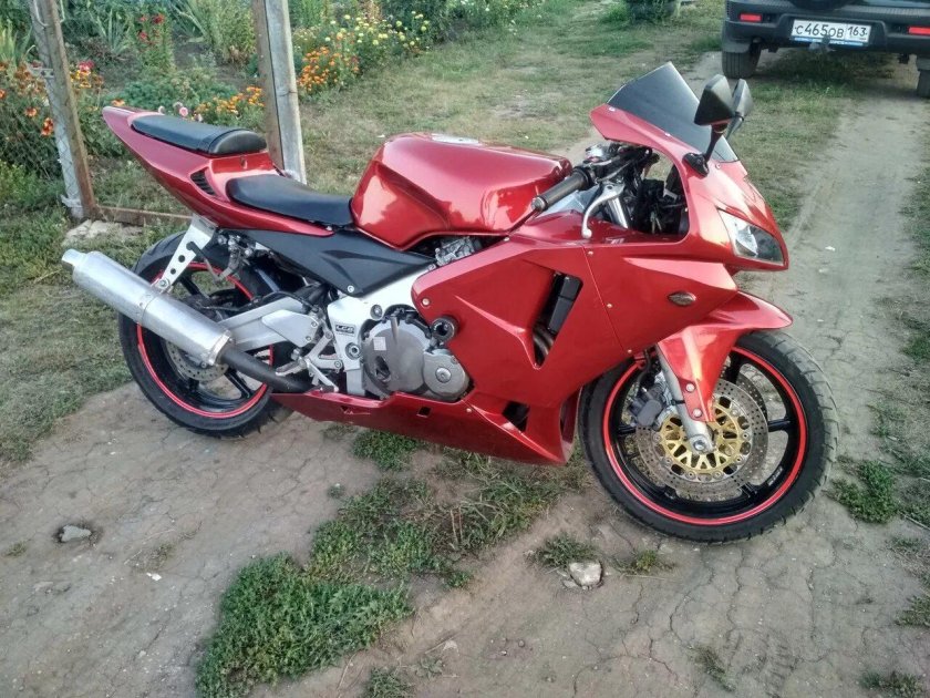 Хонда СБР 400