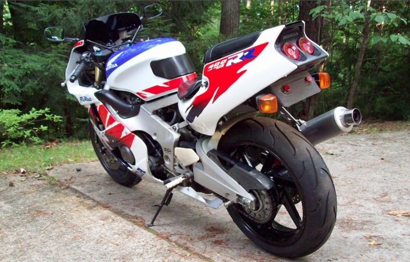 Honda cbr400rr nc29