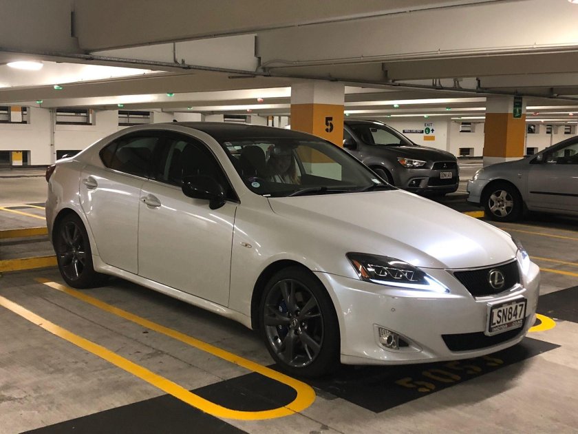 Лексус is 350 2006