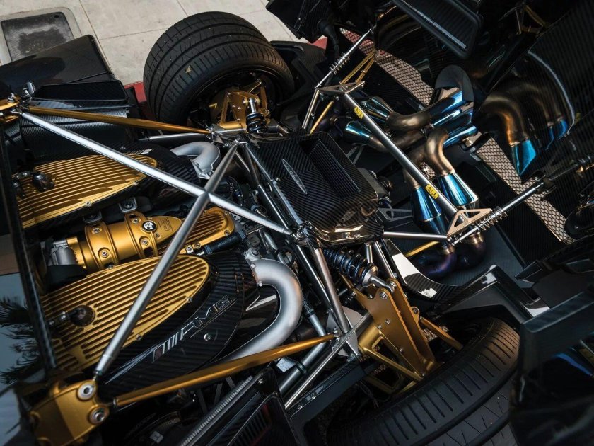 Pagani huayra моторный отсек