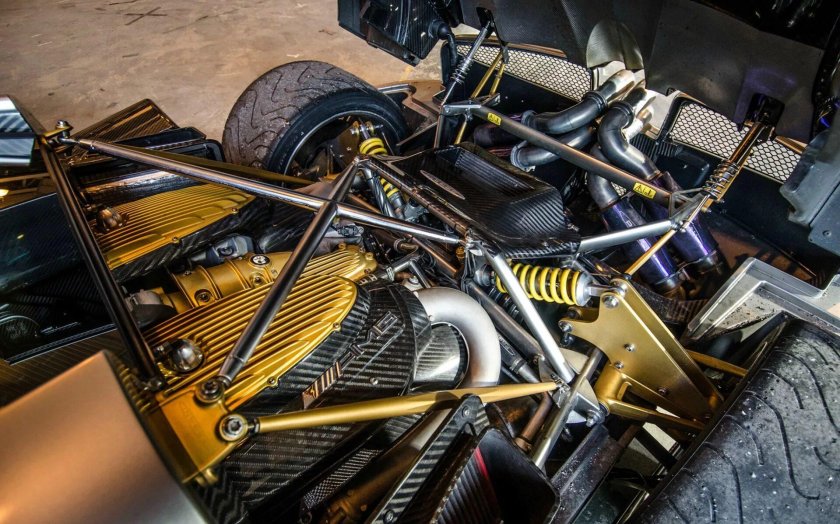 Pagani huayra моторный отсек