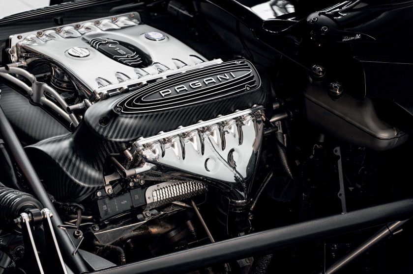 Pagani Huayra BC Roadster двигатель