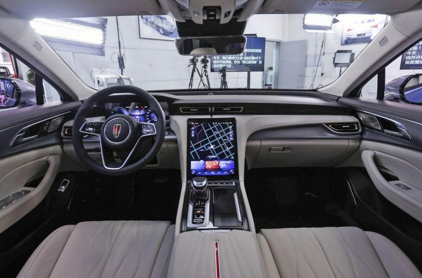 Китайский седан Hongqi h5