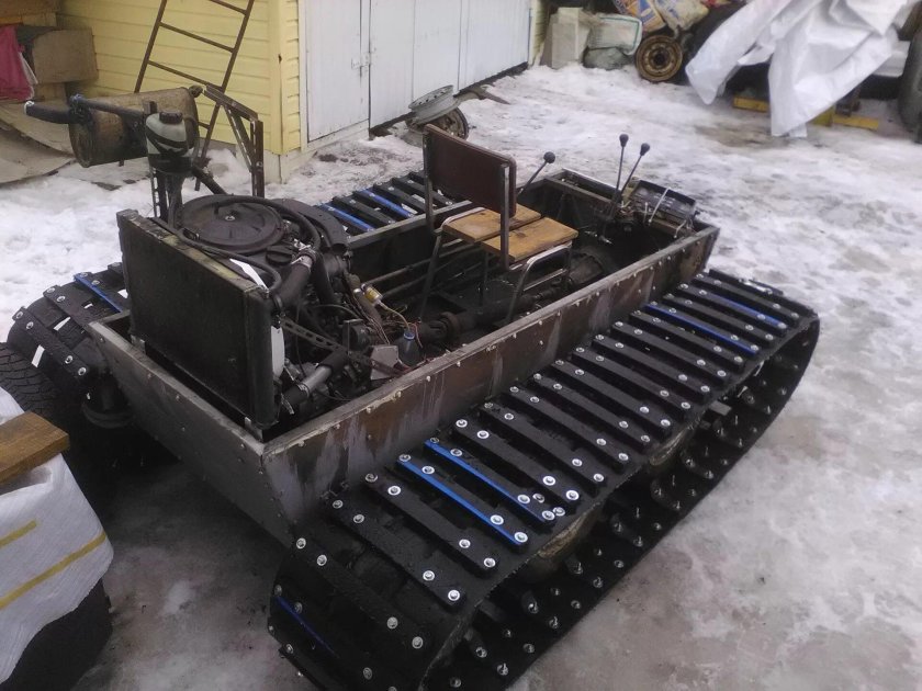 Гусеничный снегоболотоход НГТУ 2401