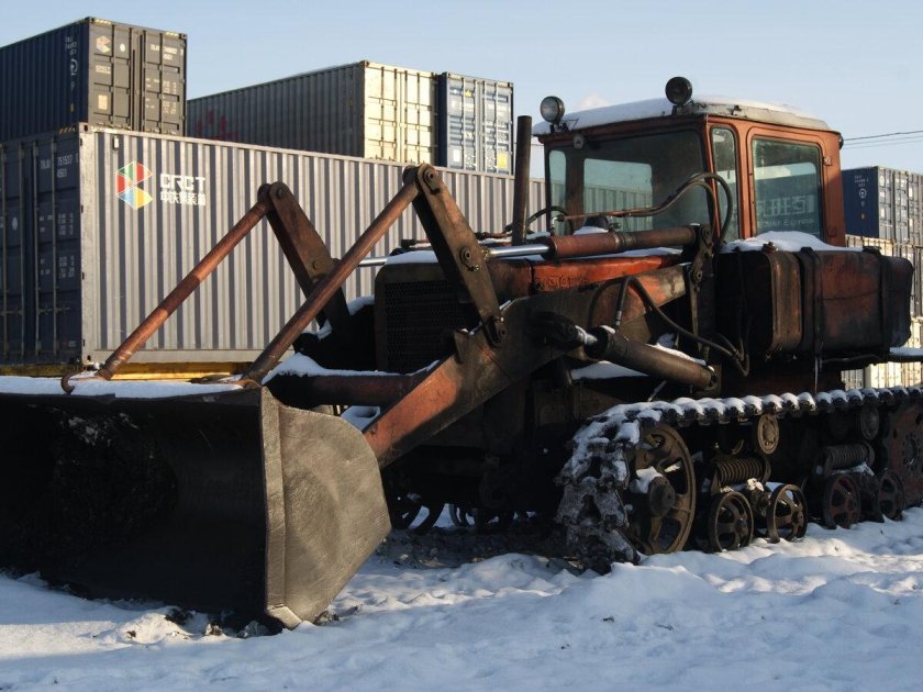 Фронтальный погрузчик ДТ 75