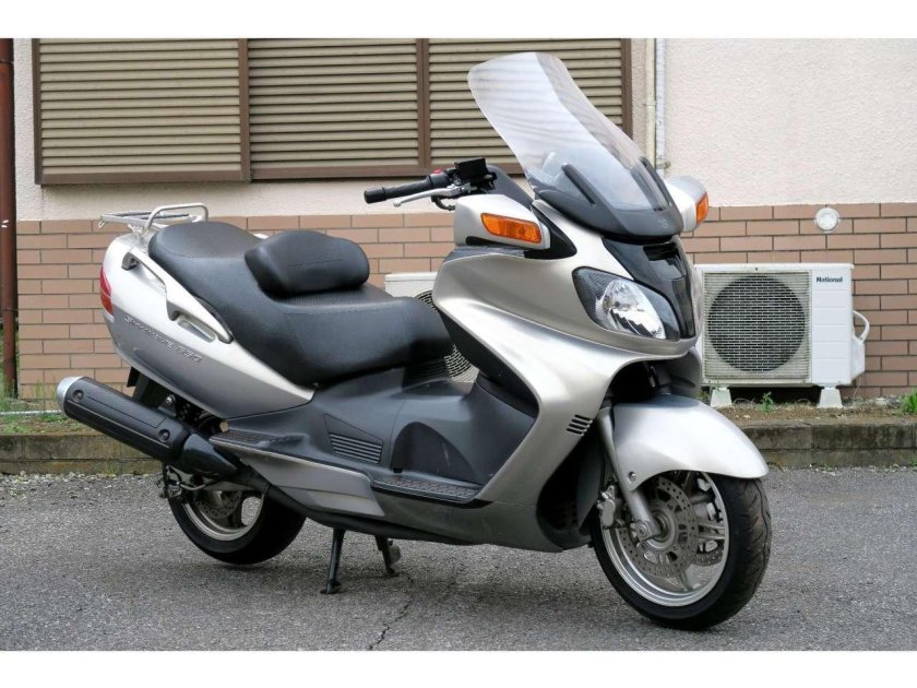 Макси скутер Сузуки