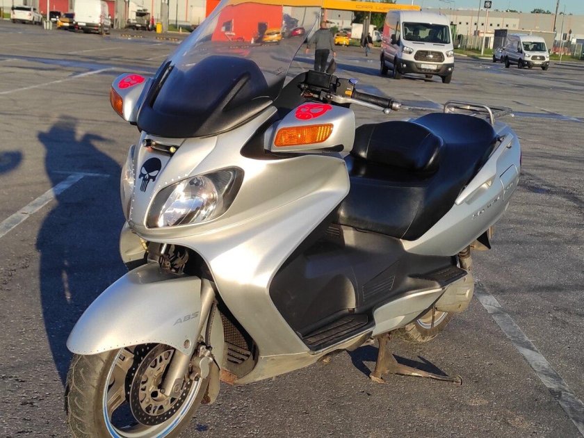 Suzuki skywave 650