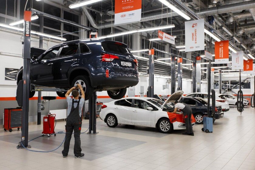 Машина в автосервисе