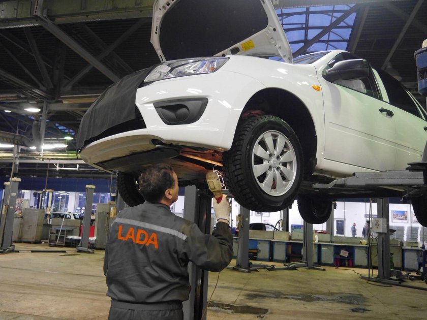 Лада Гранта в сервисе