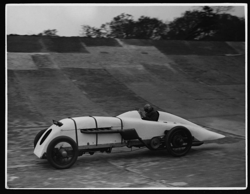 Ретро фото гоночный авто белый марка