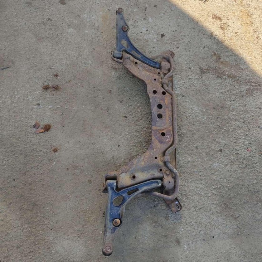 Балка подвески передней