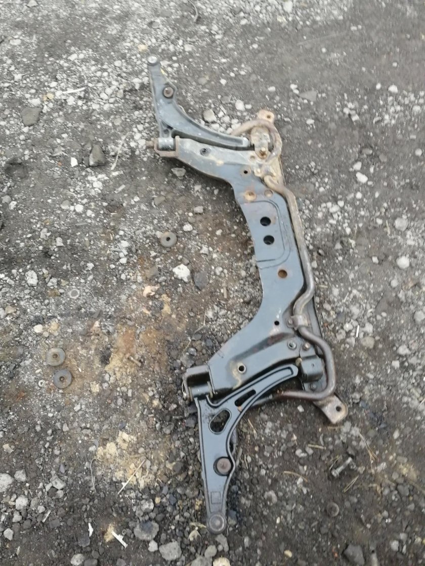 Подрамник Сузуки Гранд Витара