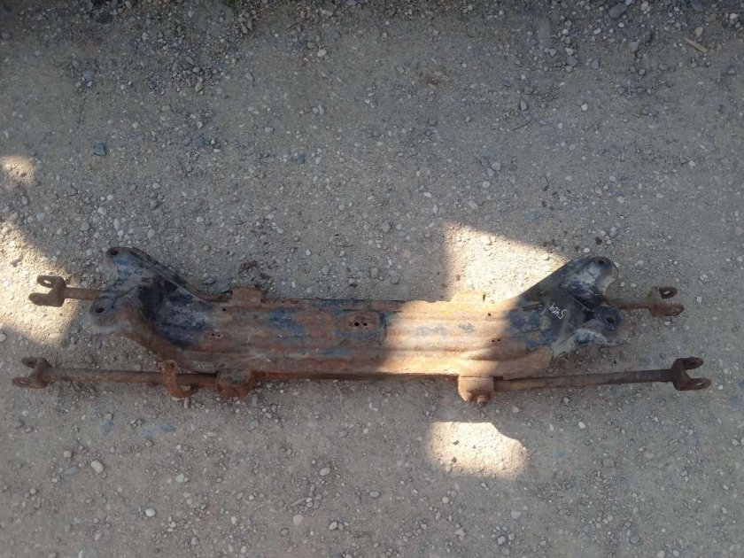 Задний подрамник