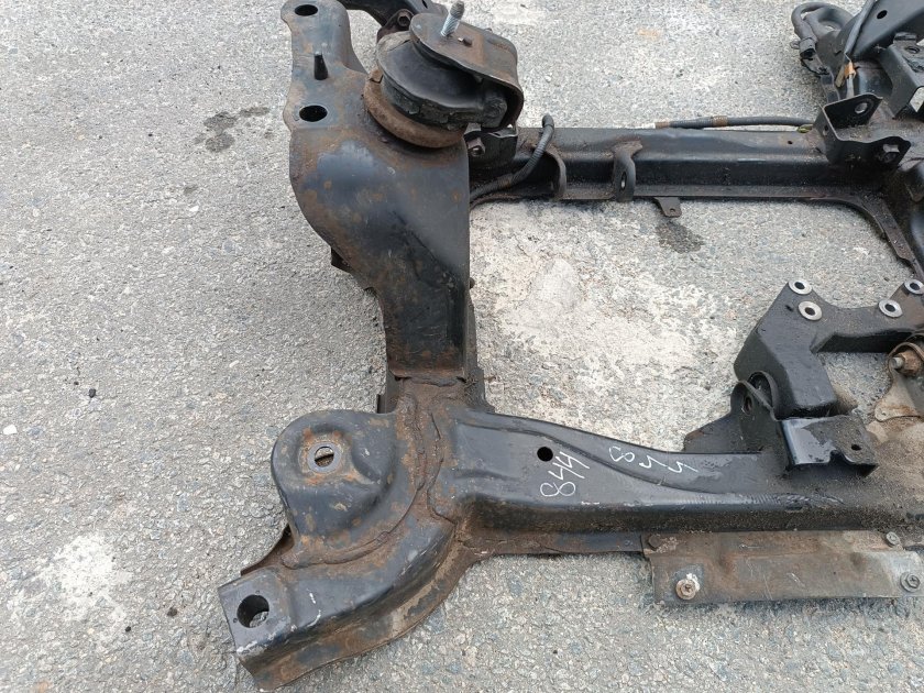 Подрамник Сузуки Гранд Витара 2002