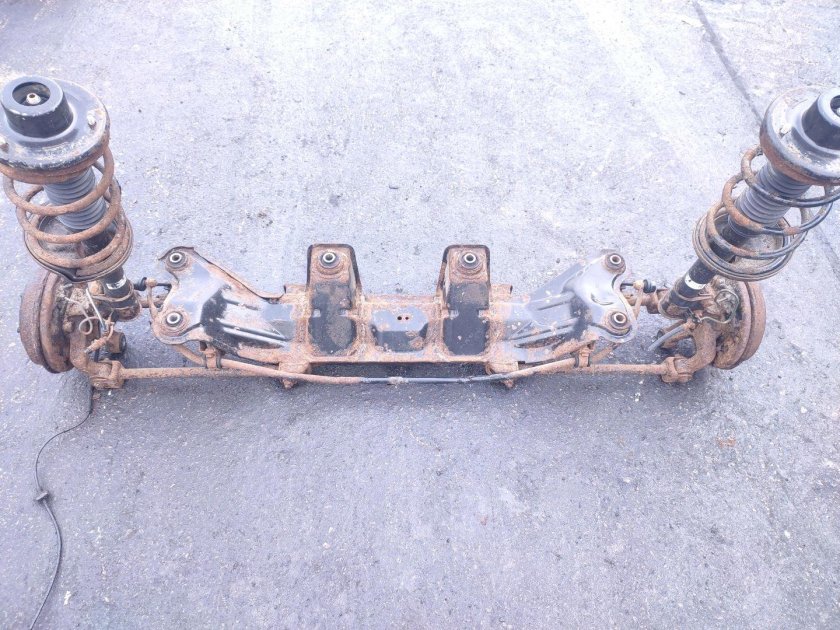 Задний подрамник Сузуки Лиана