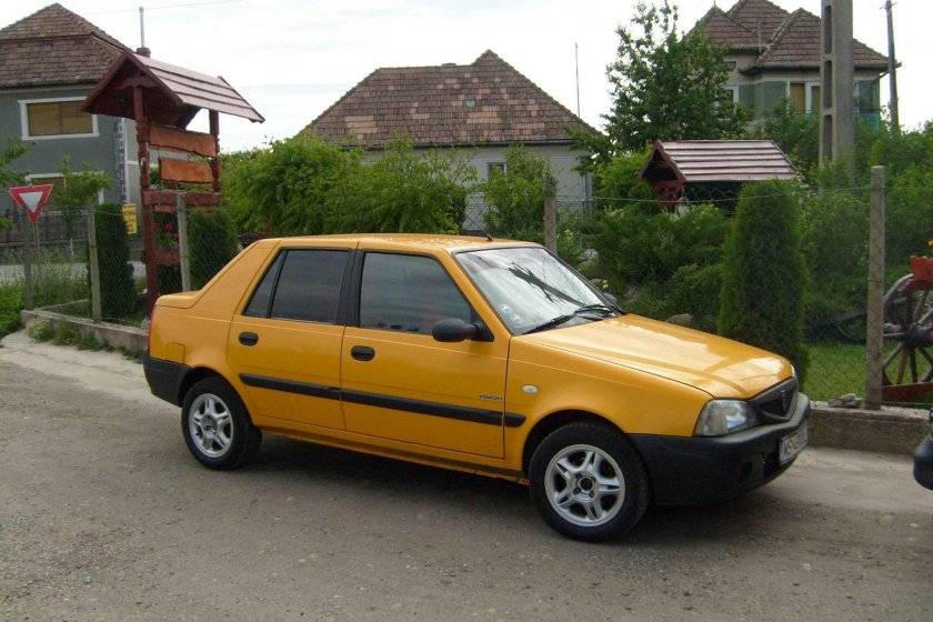 Dacia 1990