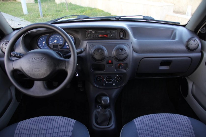 Dacia Solenza салон