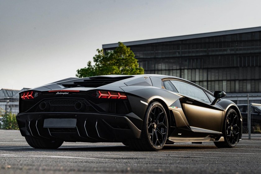 Lamborghini aventador svj